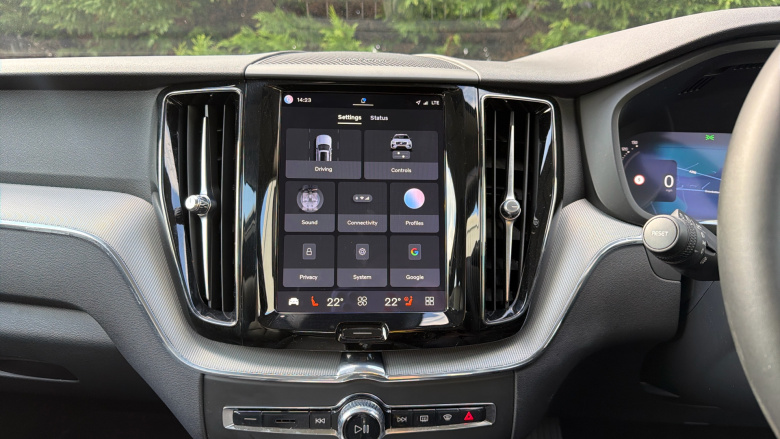 Volvo Xc60 2.0 B4P Plus Dark 5dr Geartronic Petrol Estate